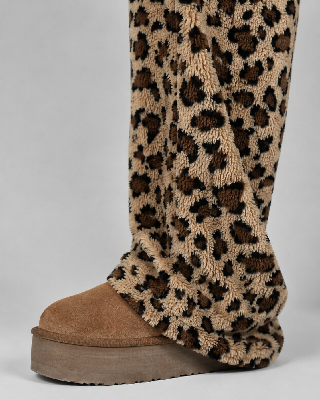 Women's Fuzzy Leopard Print Wide-Leg Sweatpants - High Rise