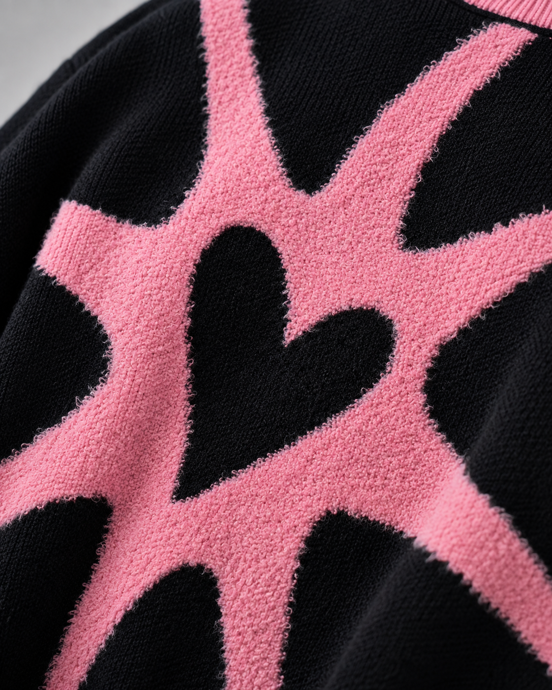 Women's Graphic Knit Sweater - Heart Streetwear
