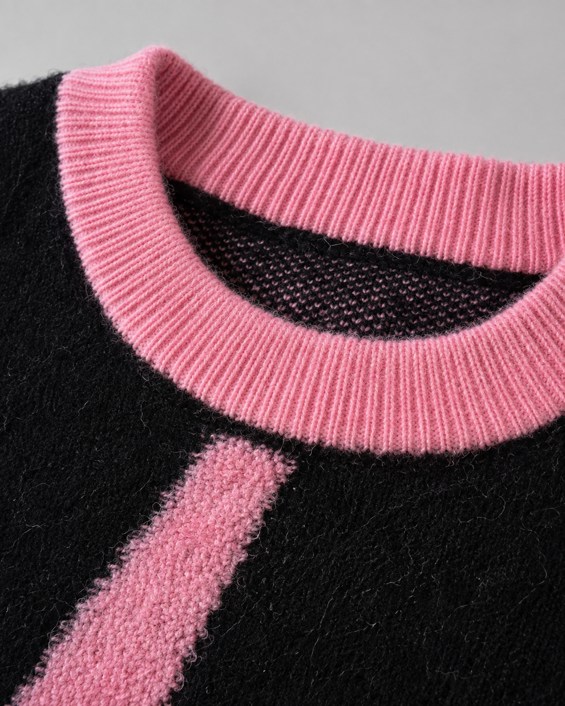 Women's Graphic Knit Sweater - Heart Streetwear